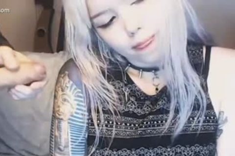 Carming blonde honey Slurps ladyboy 10-Pounder
