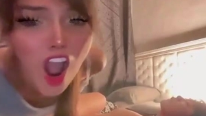 pretty shemale bonks Her Tattooed gal On webcam